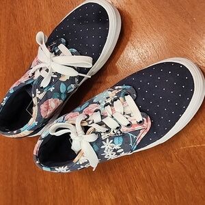 Vans floral canvas kicks!! In really GREAT CONDITION!